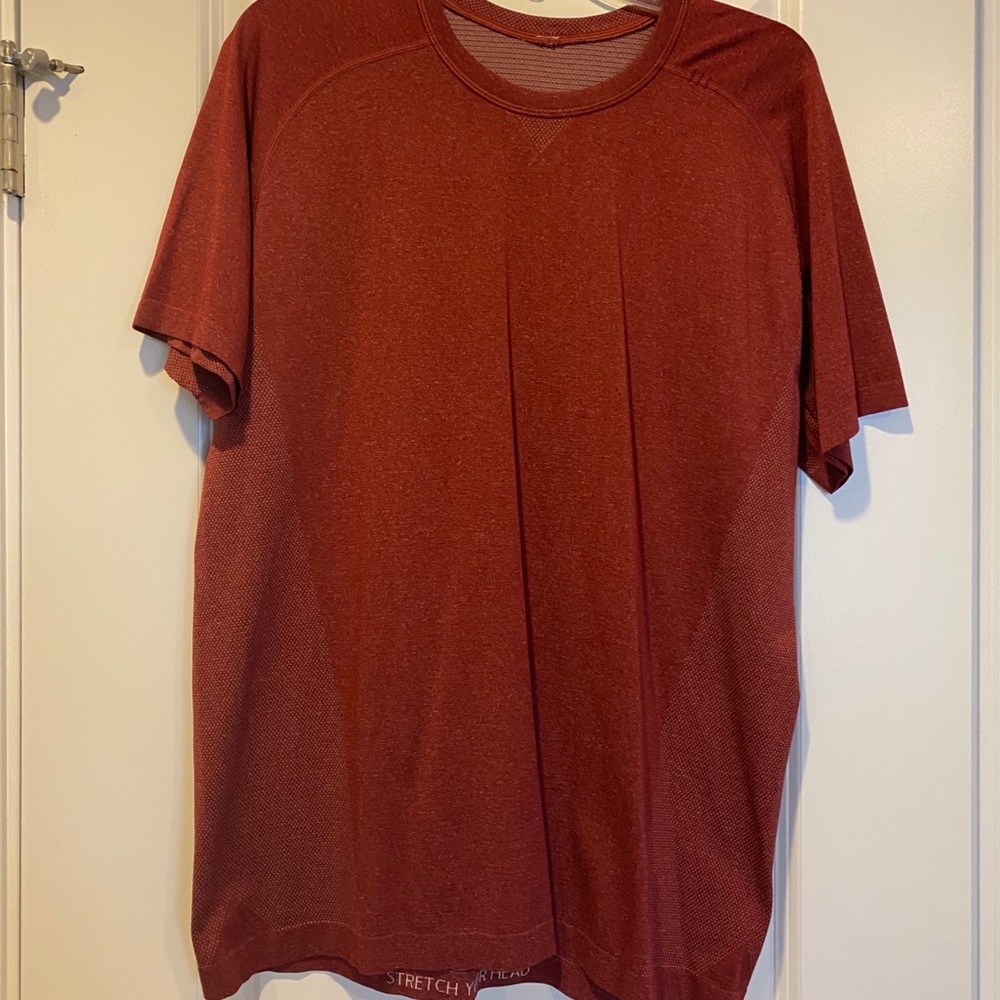 Men’s Lululemon metal vent tech short sleeve